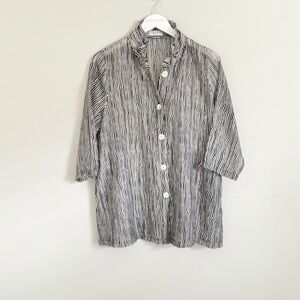 TERRA SJ APPAREL Women’s Black White Blouse Button Up Wired Collar Lagenlook S